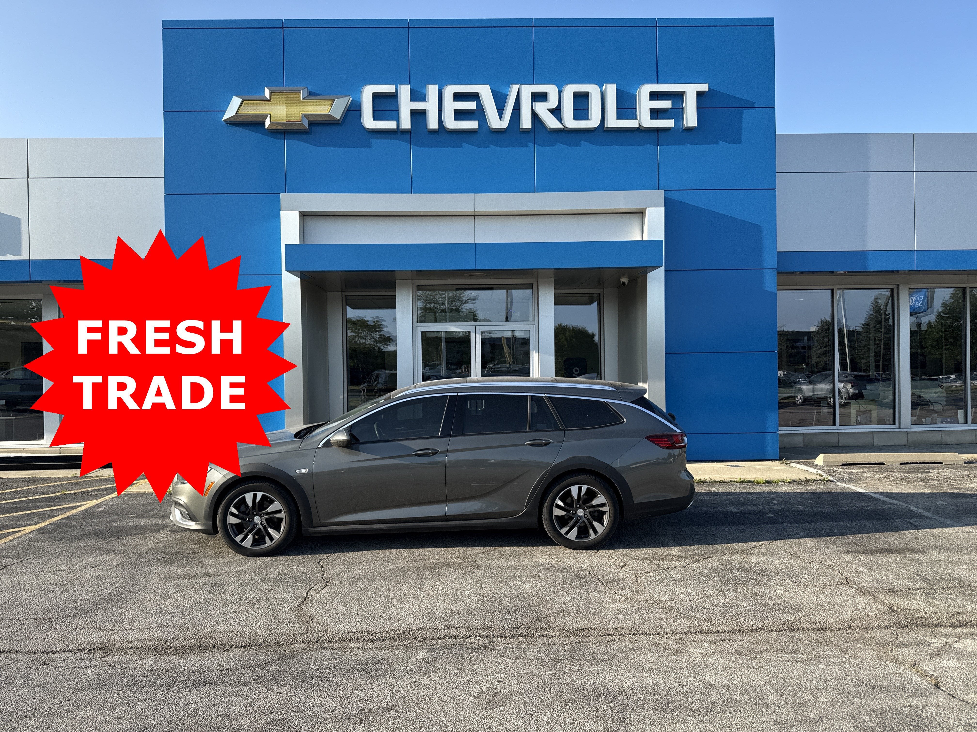buick regal tourx 2018 W04GV8SXXJ1090983 image buick regal tourx 2018 W04GV8SXXJ1090983 image